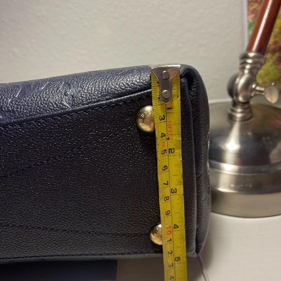 Like new Louis Vuitton Tote Bag V MM Marine Rouge emrpiente - Picture 8 of 16